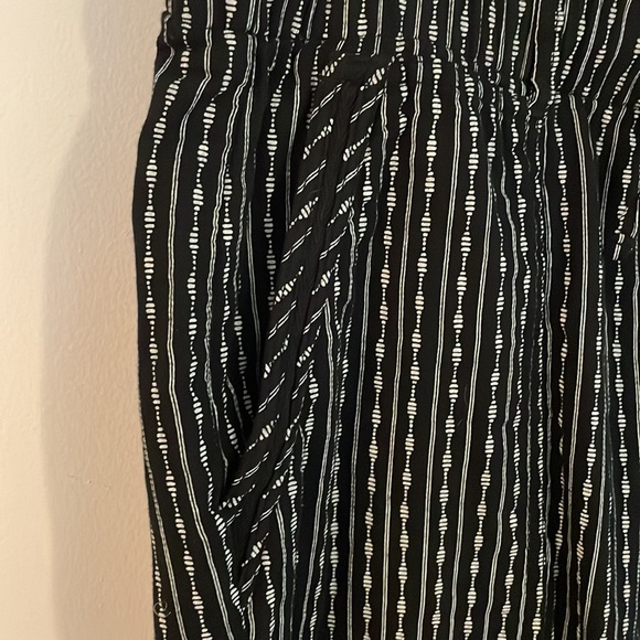 Old Navy High-rise Trousers - Picture 4 of 5